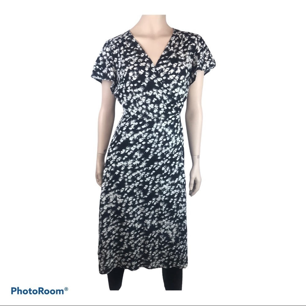 Leith Nordstrom Size Medium V-Neck Black and White Printed Summer Wrap Dress